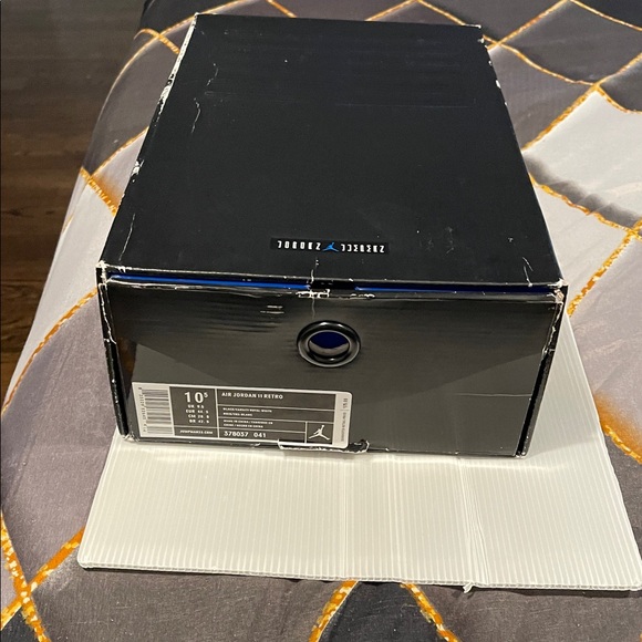 Men Air Jordon 11 Retro. Black white varsity blue. Worn in a photo shoot box’ - Picture 9 of 11